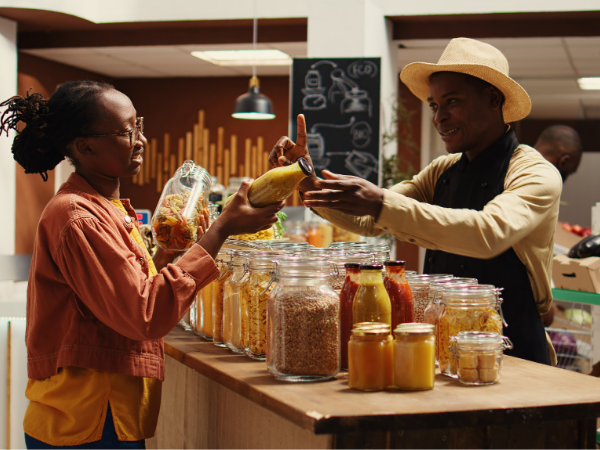 Vendeur avec ses produits